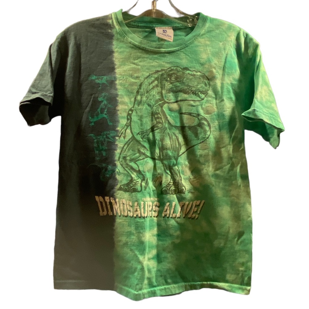 Cedar Fair Entertainment Company Children’s Tie Dye Dinosaurs Alive size M SS